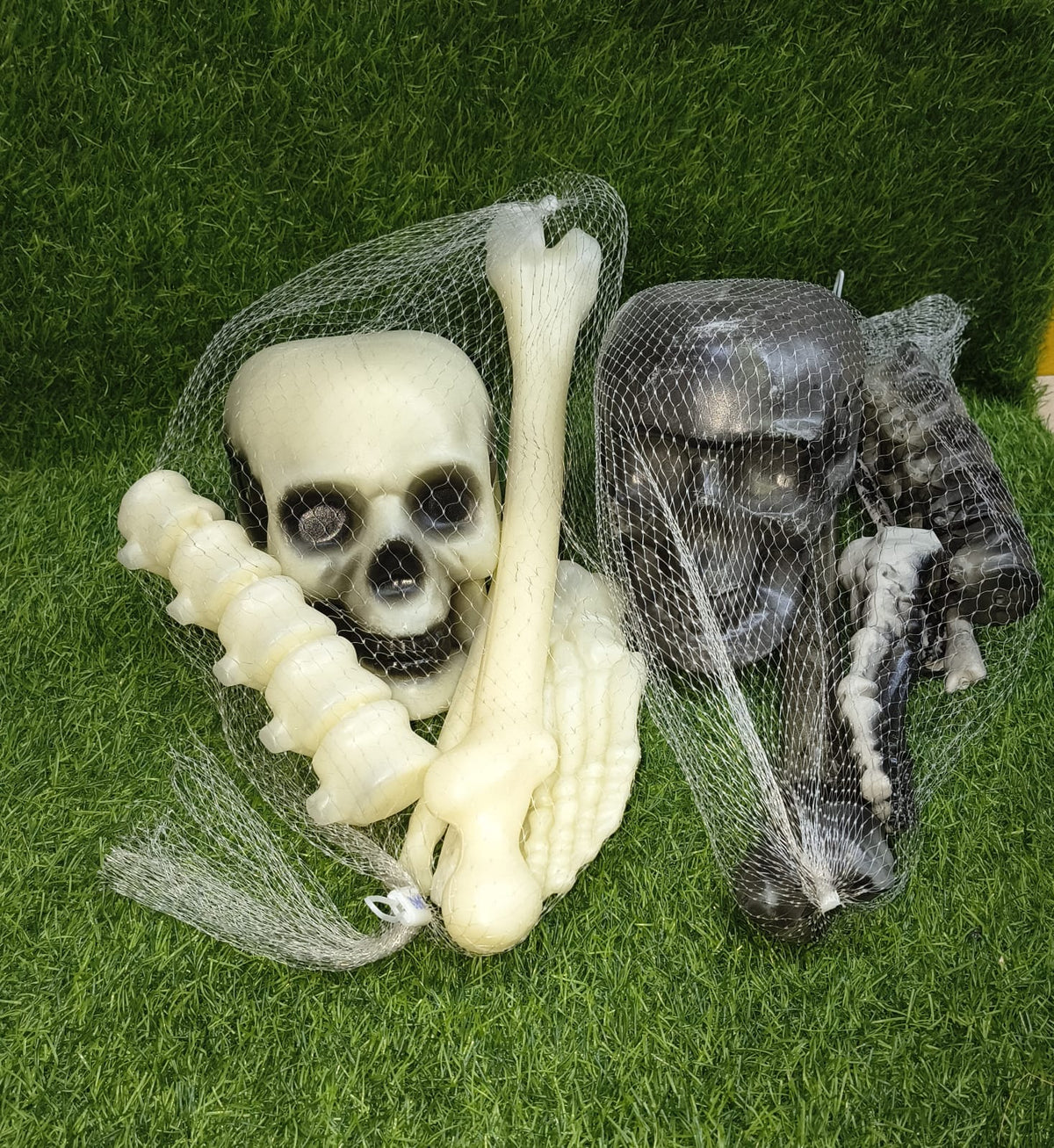 Arjoos|Halloween bag of skeleton bones and skull props