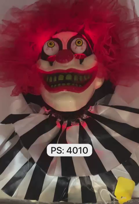 Arjoos| Creepy Circus Halloween Wreath
